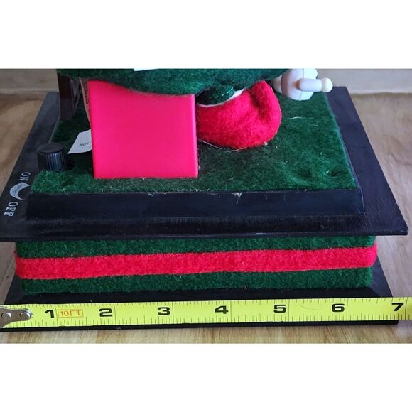 Vintage 1990 Christmas Songs Musical Workshop Elf With Lighted Candle See Pic - Picture 16 of 16